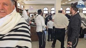 ראש חודש אייר תשפ"ה: אמירת ההלל בשירה וריקודים בהיכל ציון רבינו הקדוש